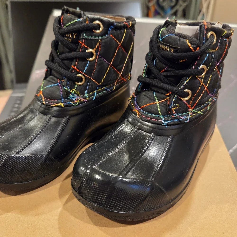 Sperry Saltwater Duck Boots Girls 6M‎ Black Rainbow Quilted Stitching Gorpcore